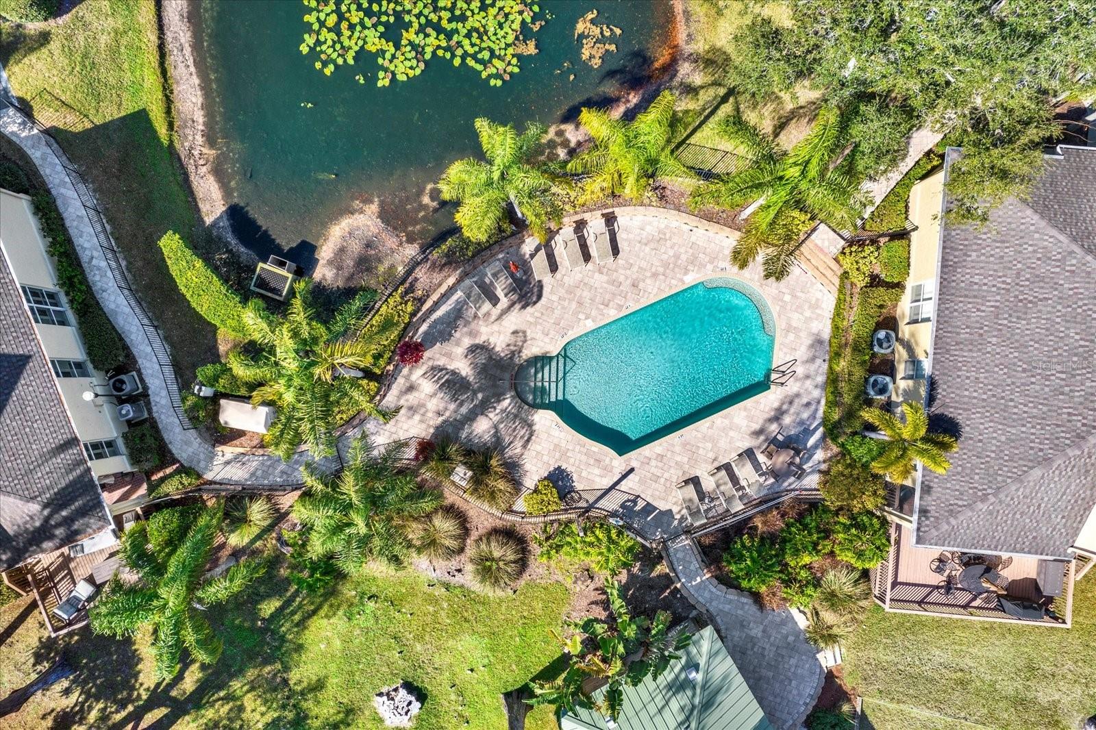 LAKESIDE TWNHMS - Residential