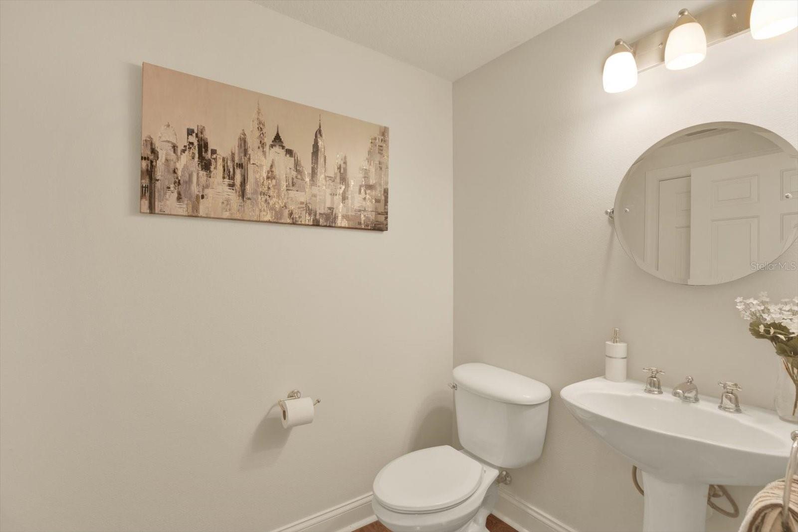 LAKESIDE TWNHMS - Residential