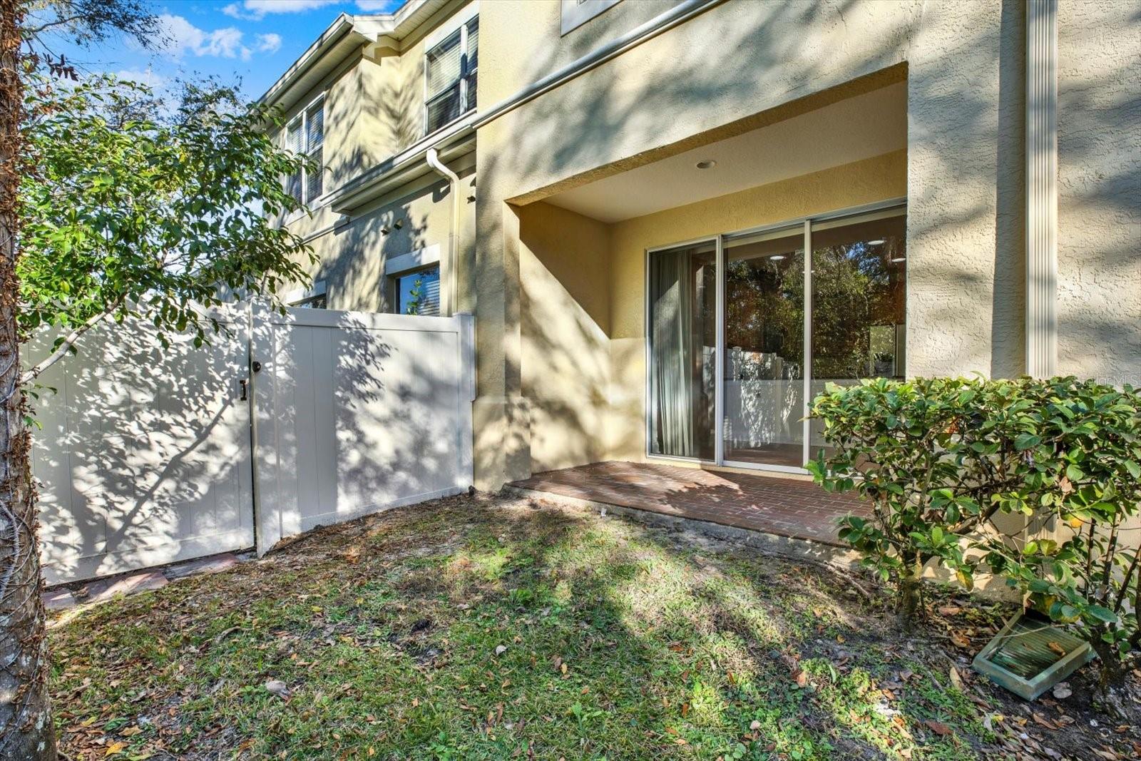 LAKESIDE TWNHMS - Residential