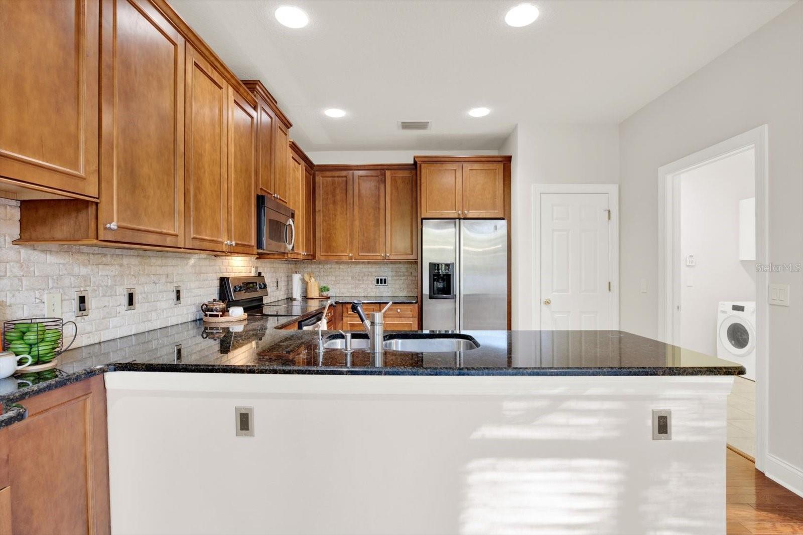 LAKESIDE TWNHMS - Residential