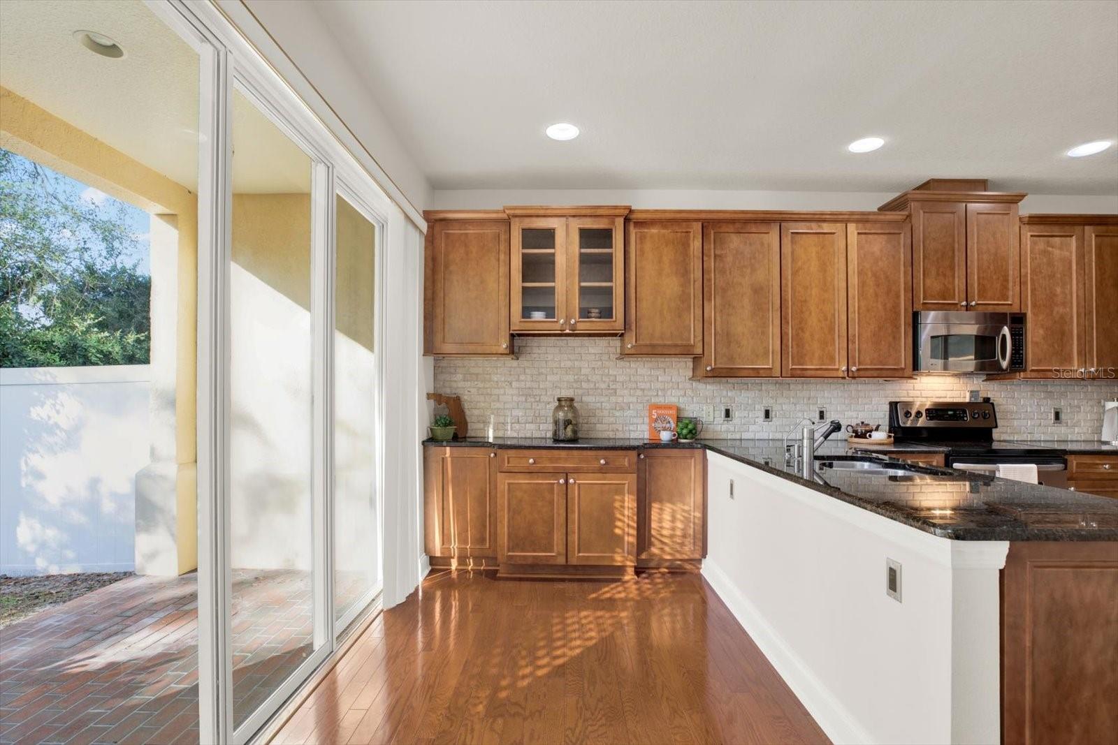 LAKESIDE TWNHMS - Residential