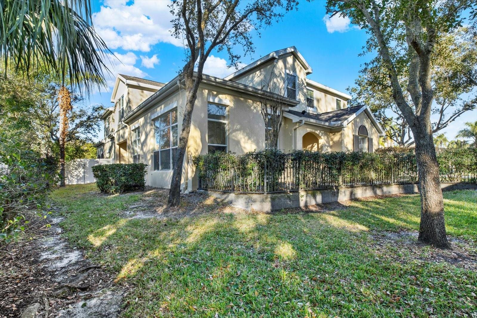 LAKESIDE TWNHMS - Residential