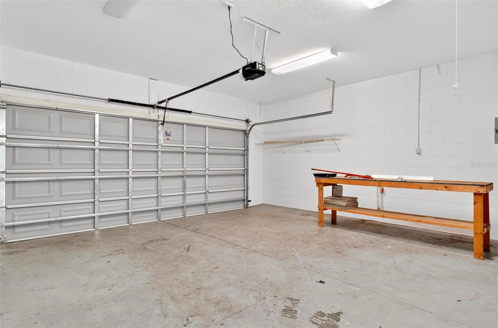 MOUNT DORA COUNTRY CLUB MOUNT DORA PH 02-2 - Residential Lease