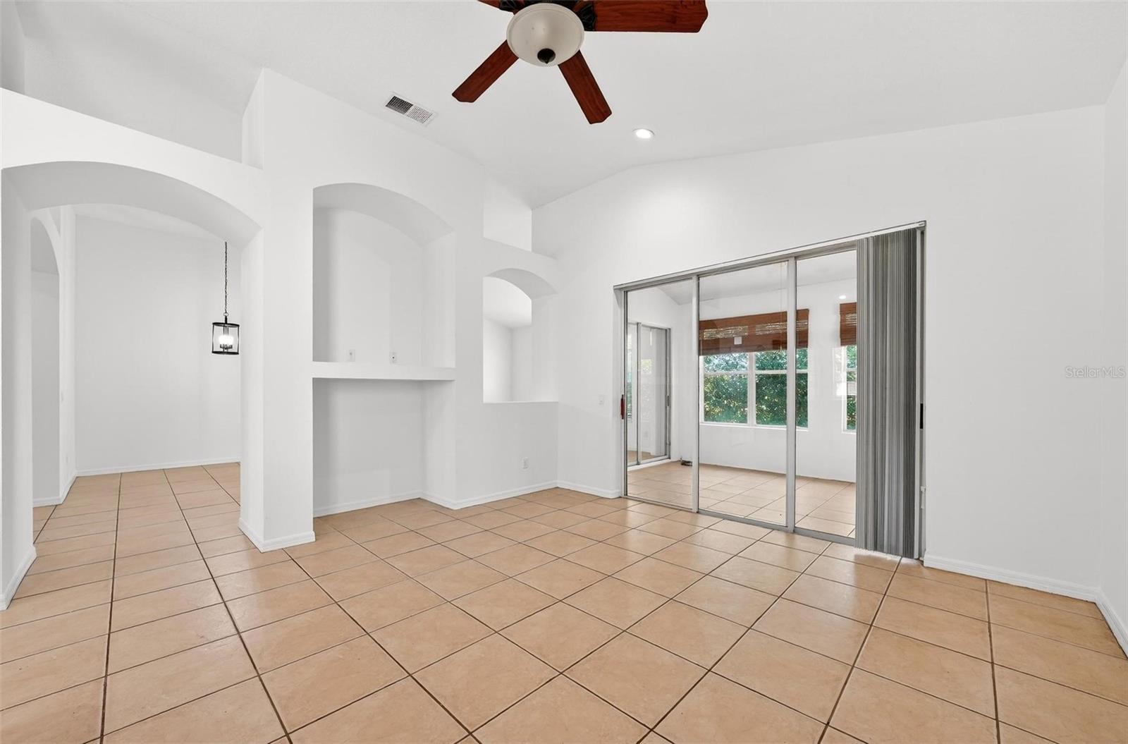 MOUNT DORA COUNTRY CLUB MOUNT DORA PH 02-2 - Residential Lease