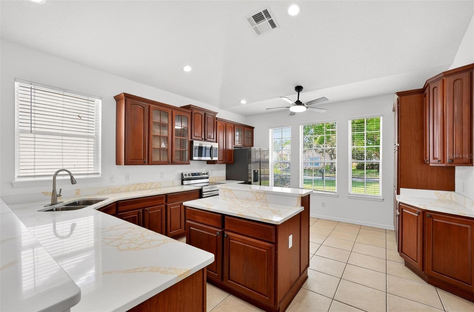 MOUNT DORA COUNTRY CLUB MOUNT DORA PH 02-2 - Residential Lease