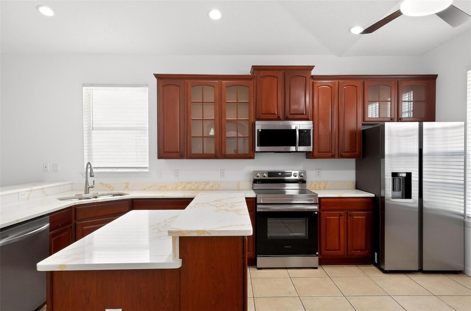 MOUNT DORA COUNTRY CLUB MOUNT DORA PH 02-2 - Residential Lease