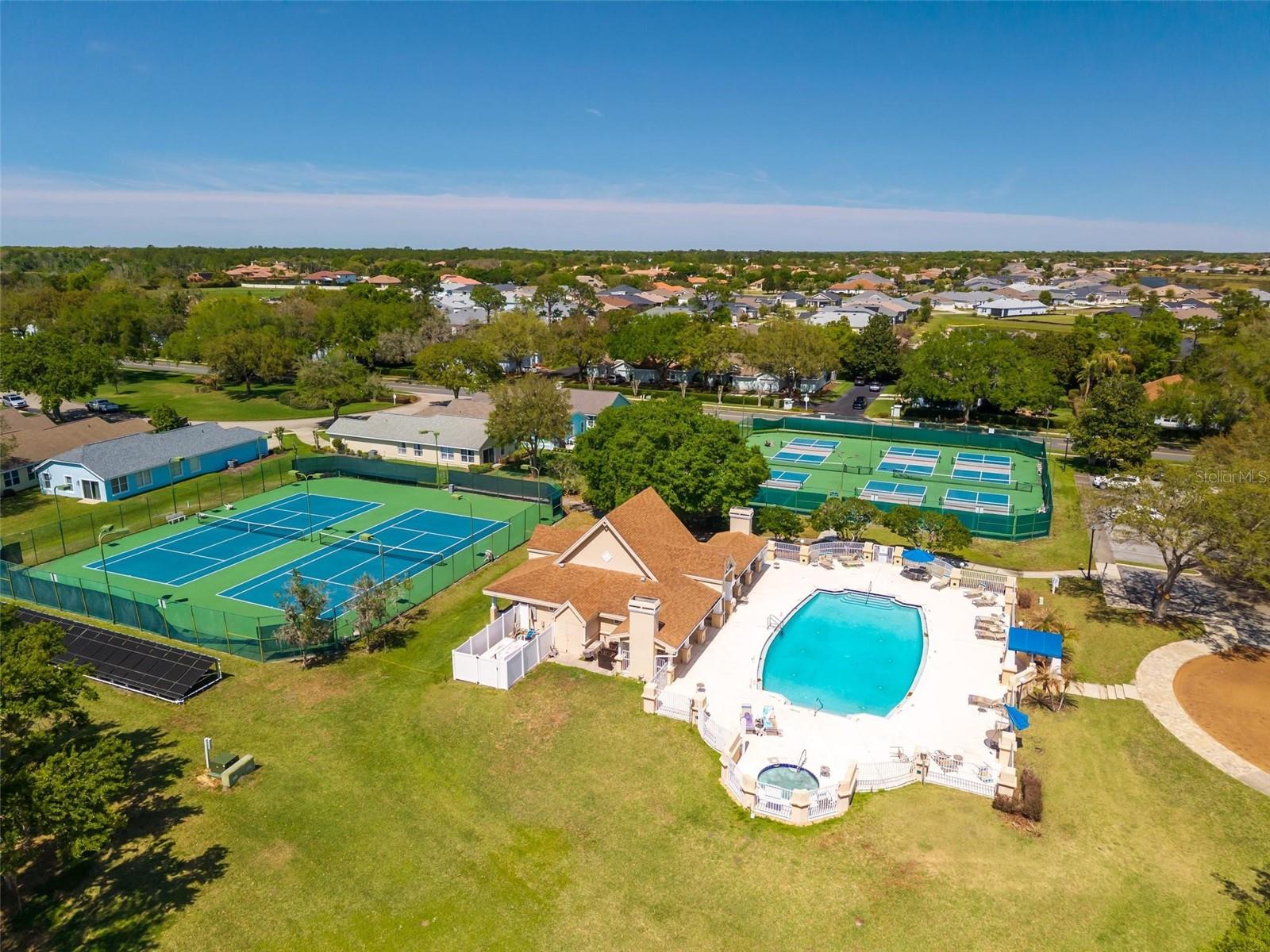 MOUNT DORA COUNTRY CLUB MOUNT DORA PH 02-2 - Residential Lease