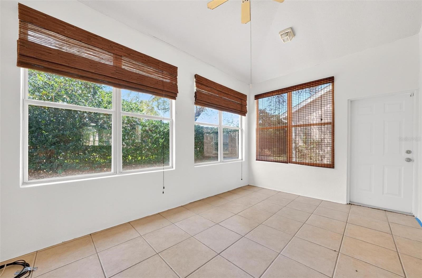 MOUNT DORA COUNTRY CLUB MOUNT DORA PH 02-2 - Residential Lease