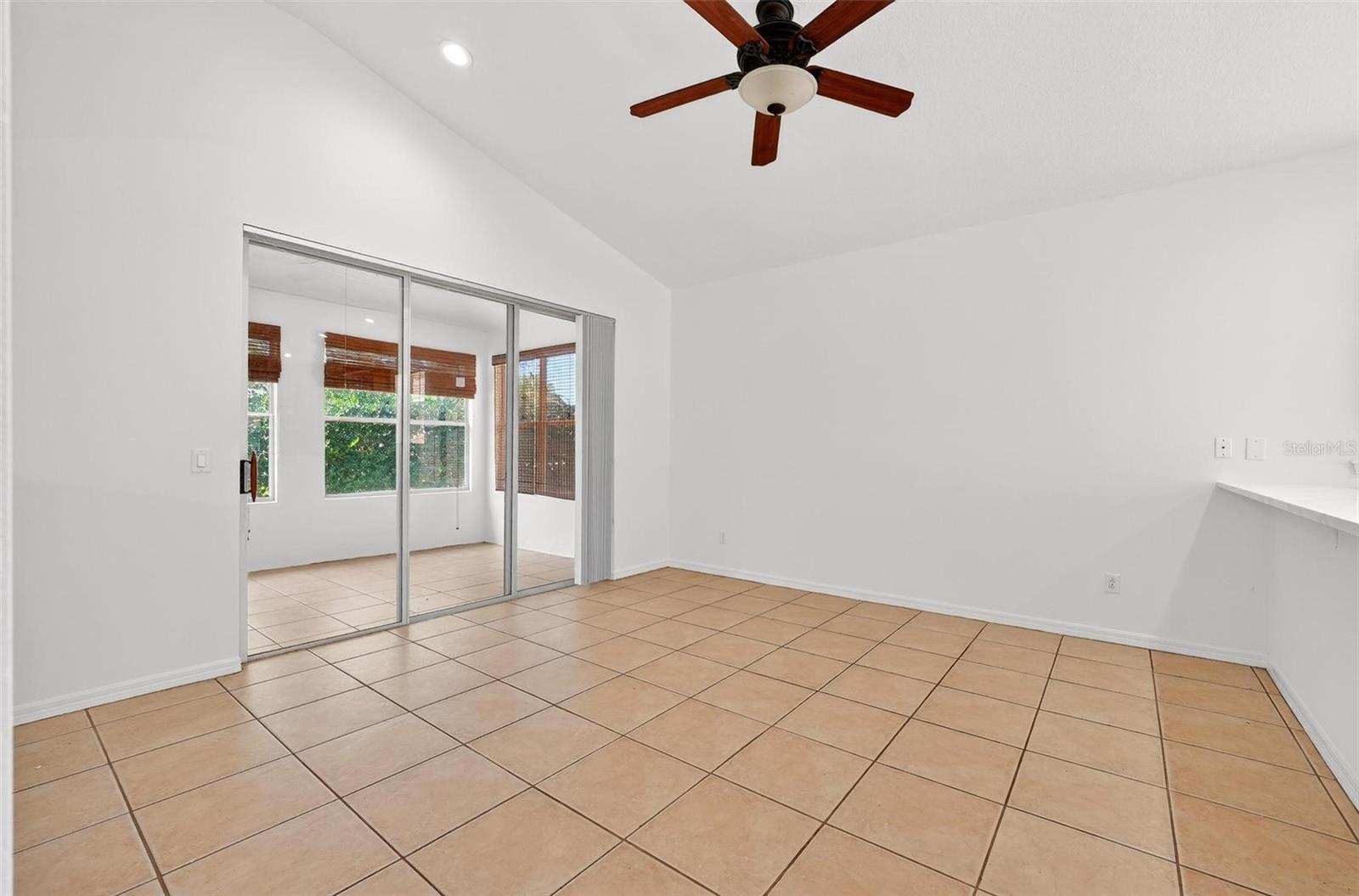 MOUNT DORA COUNTRY CLUB MOUNT DORA PH 02-2 - Residential Lease