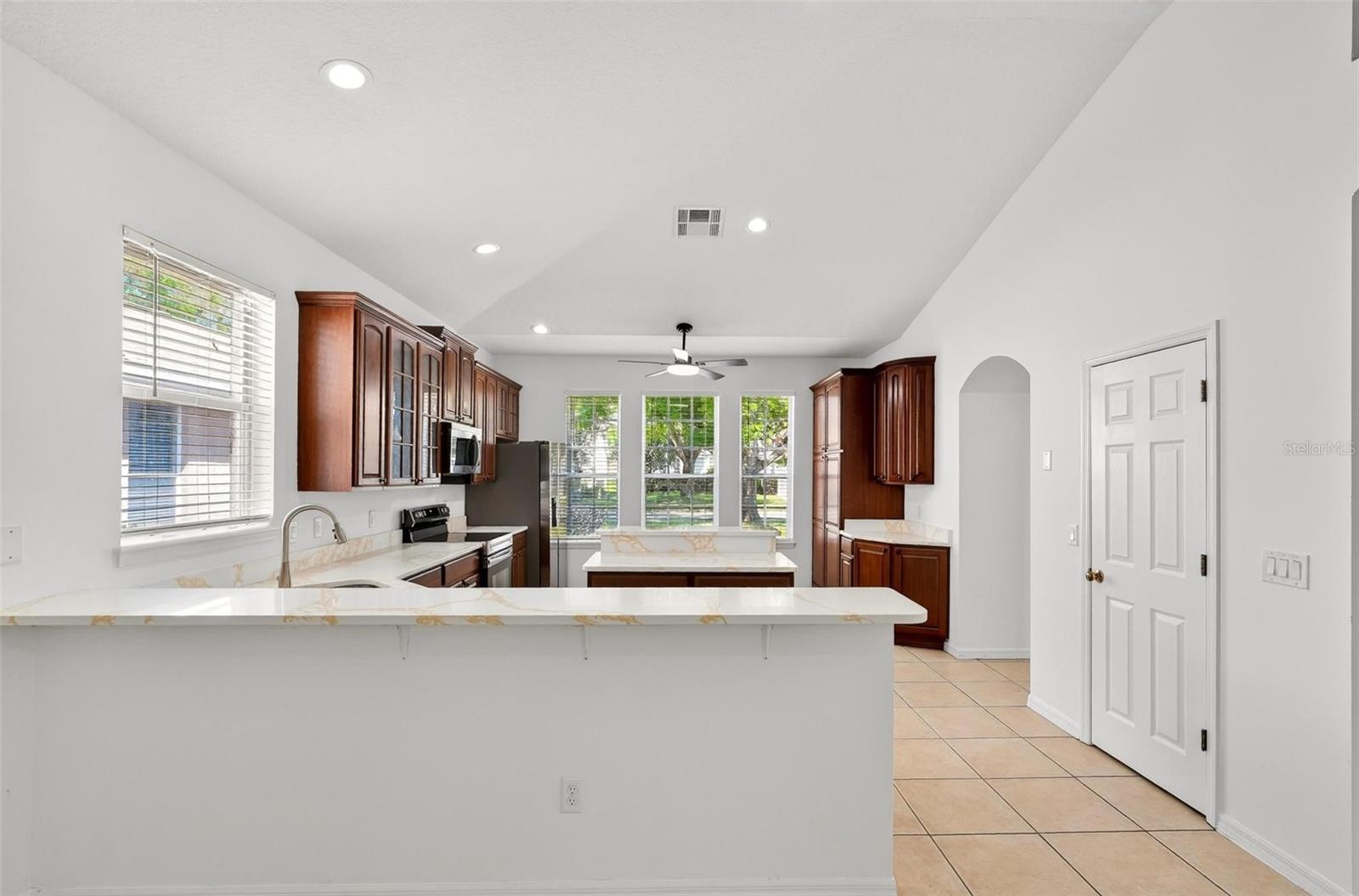 MOUNT DORA COUNTRY CLUB MOUNT DORA PH 02-2 - Residential Lease