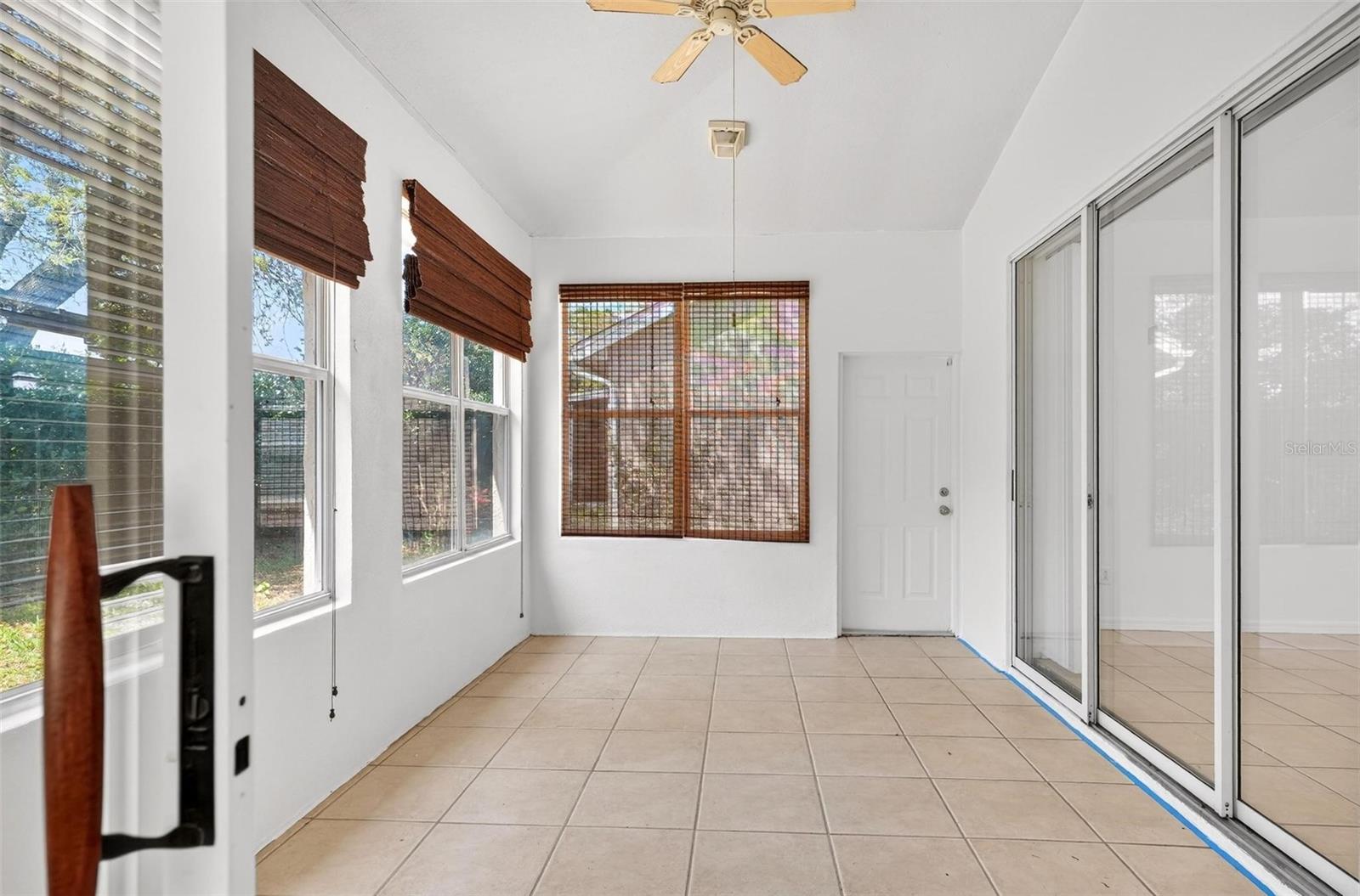 MOUNT DORA COUNTRY CLUB MOUNT DORA PH 02-2 - Residential Lease