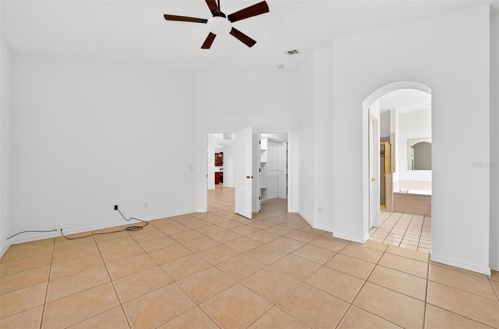 MOUNT DORA COUNTRY CLUB MOUNT DORA PH 02-2 - Residential Lease