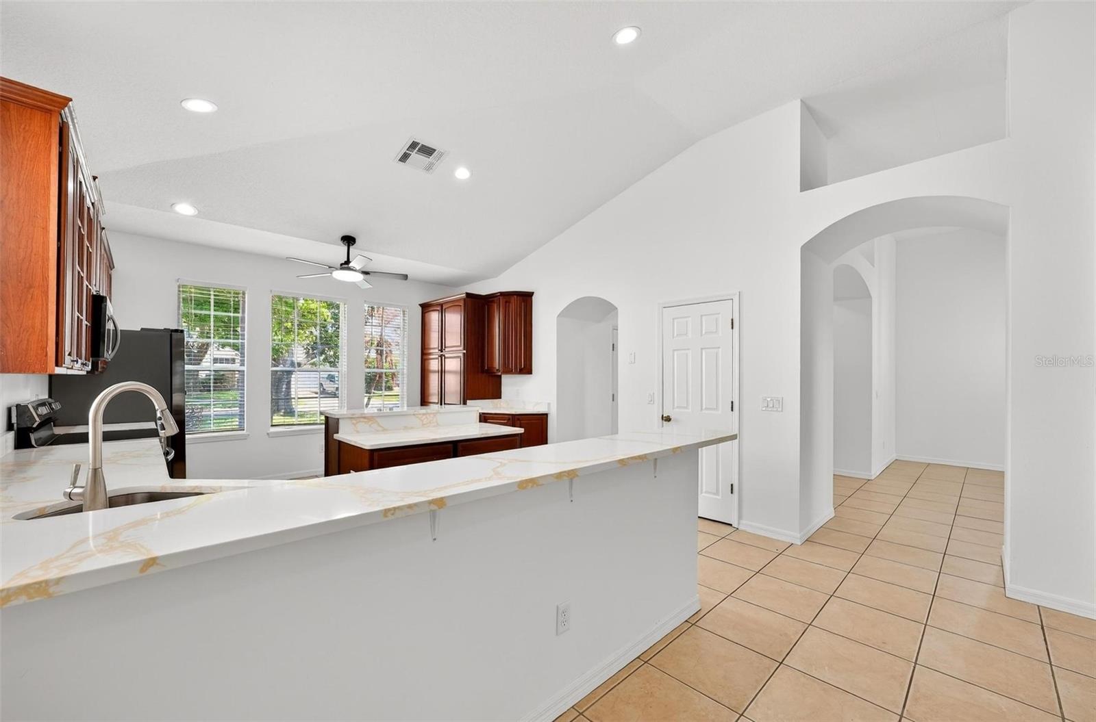 MOUNT DORA COUNTRY CLUB MOUNT DORA PH 02-2 - Residential Lease