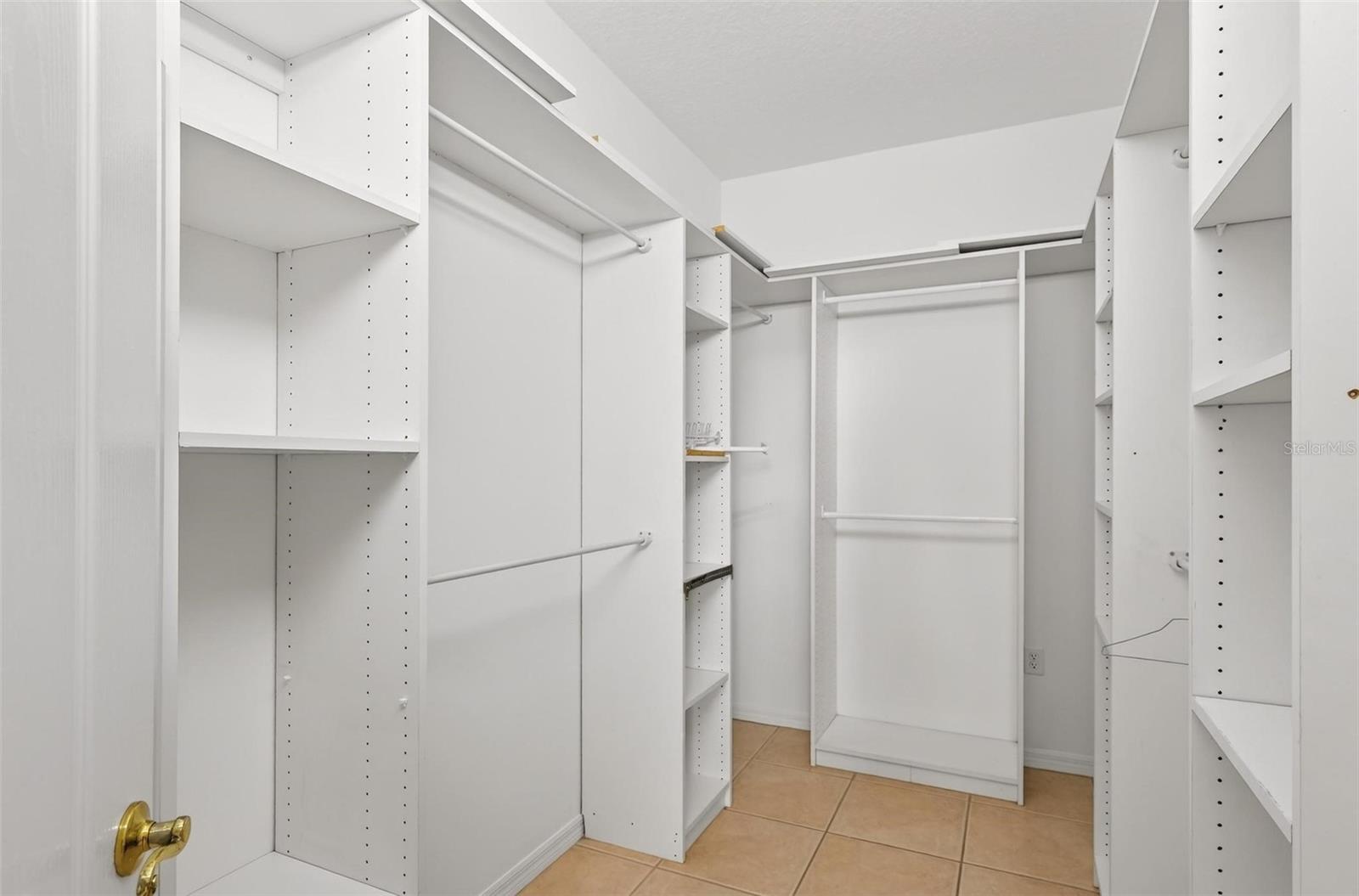 MOUNT DORA COUNTRY CLUB MOUNT DORA PH 02-2 - Residential Lease