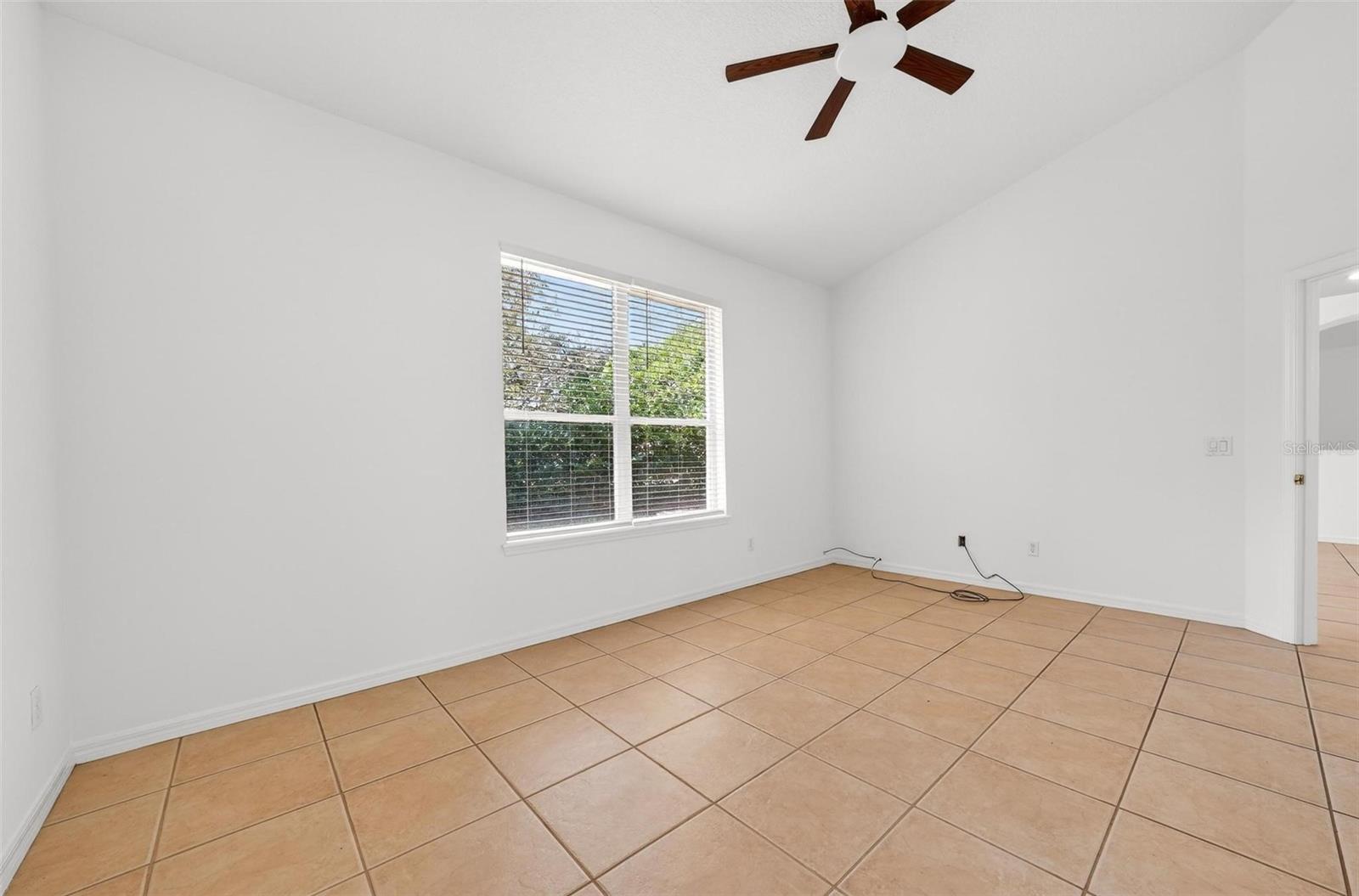 MOUNT DORA COUNTRY CLUB MOUNT DORA PH 02-2 - Residential Lease