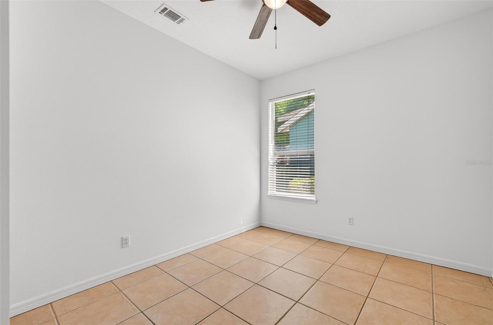 MOUNT DORA COUNTRY CLUB MOUNT DORA PH 02-2 - Residential Lease