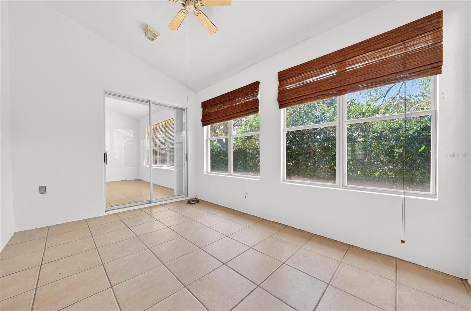 MOUNT DORA COUNTRY CLUB MOUNT DORA PH 02-2 - Residential Lease