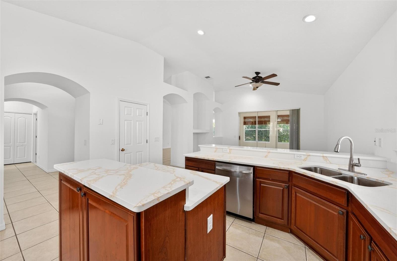 MOUNT DORA COUNTRY CLUB MOUNT DORA PH 02-2 - Residential Lease