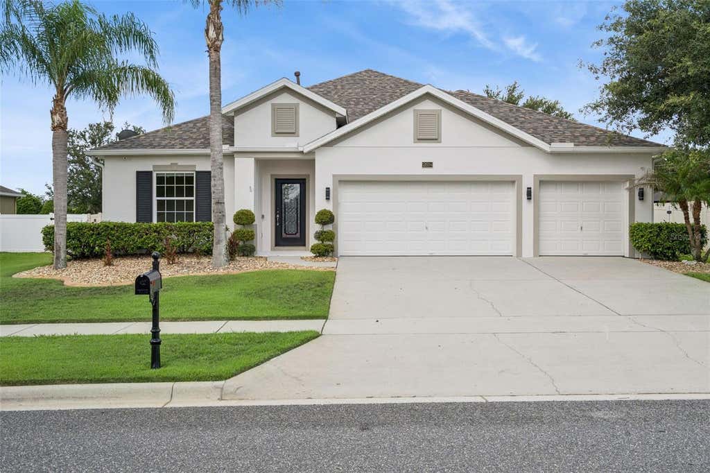 Photo of 12604 Hammock Pointe Circle, Clermont, FL 34711 (MLS # G5116207)