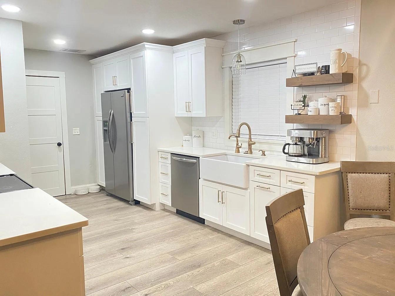 9009 BANA VILLA COURT