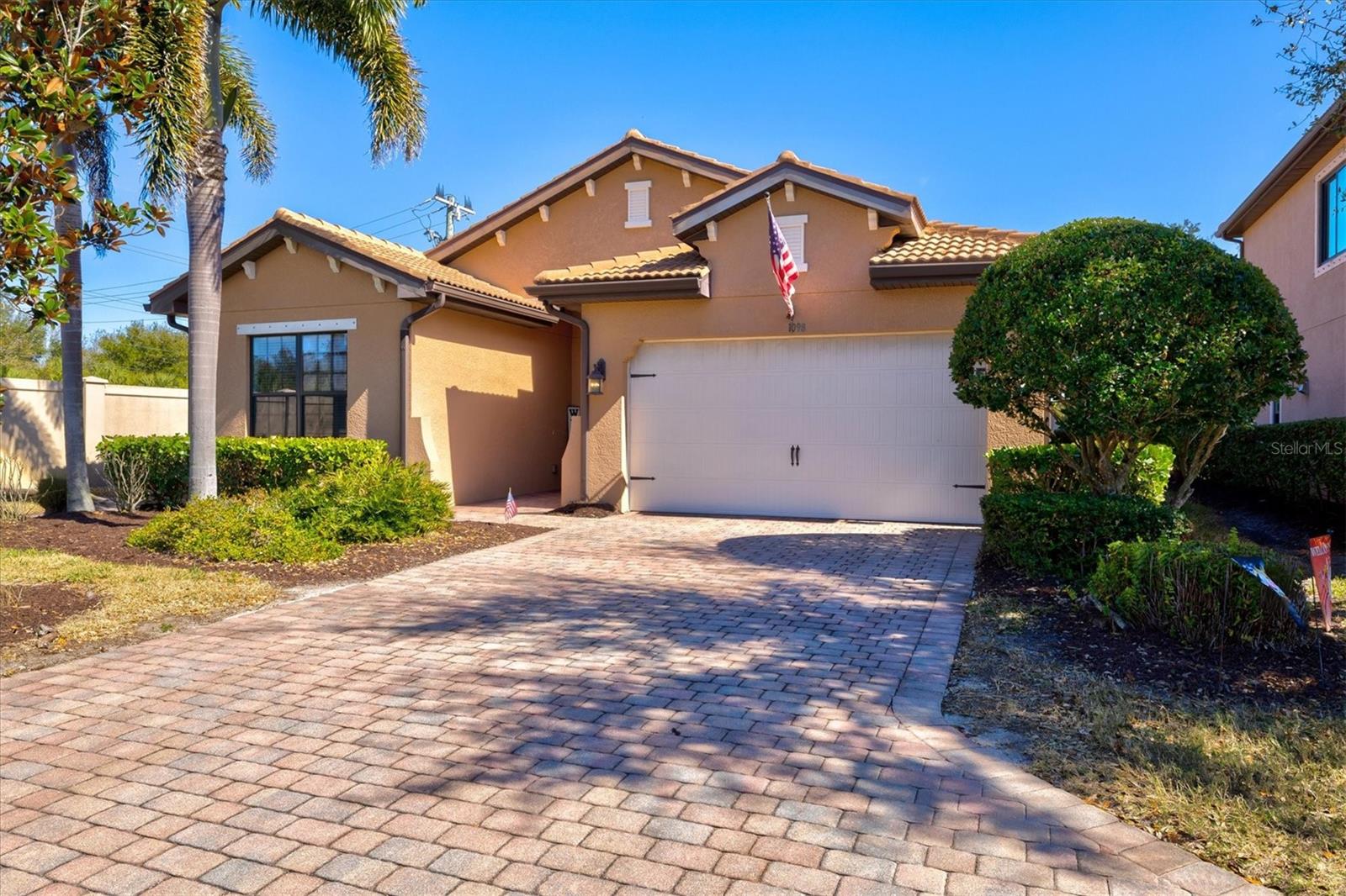 1098 BRADBERRY DRIVE