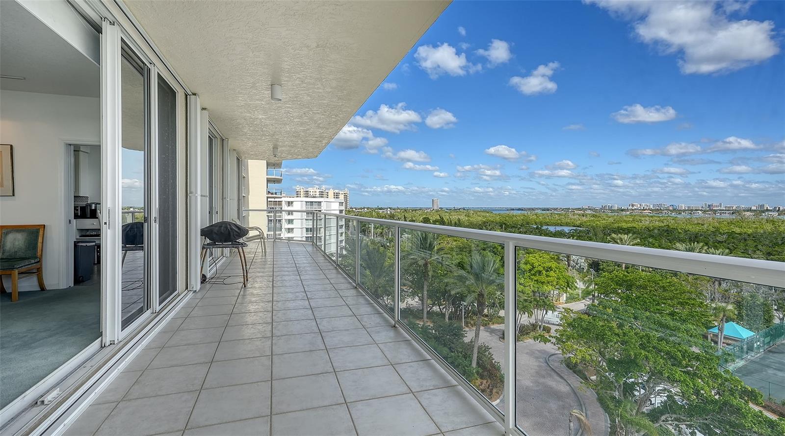 L ELEGANCE ON LIDO BEACH - Residential