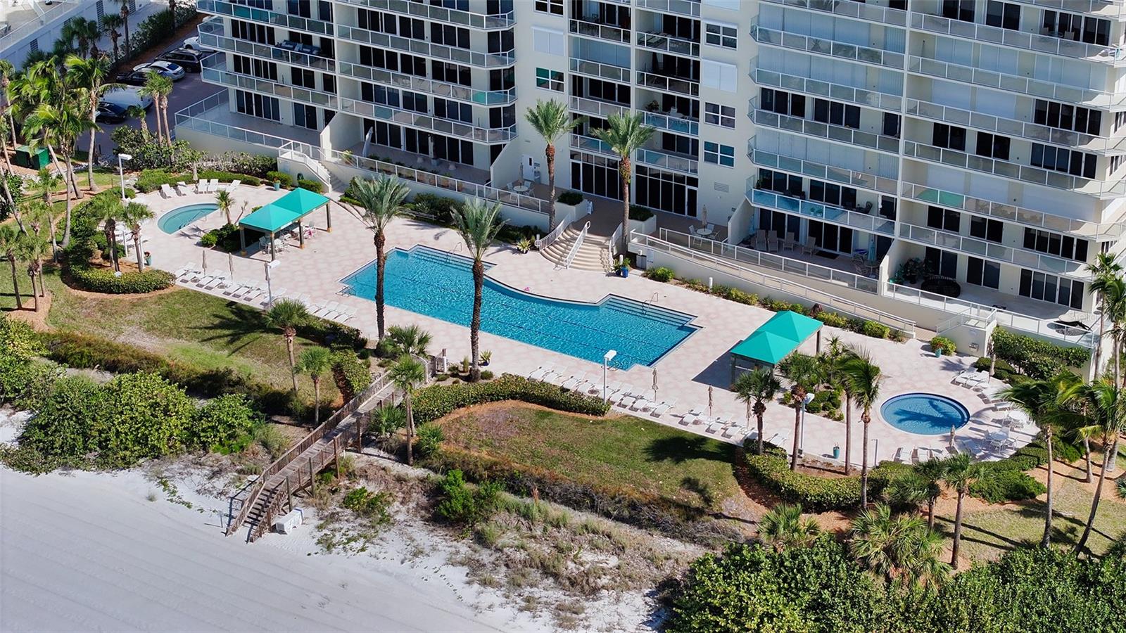 L ELEGANCE ON LIDO BEACH - Residential