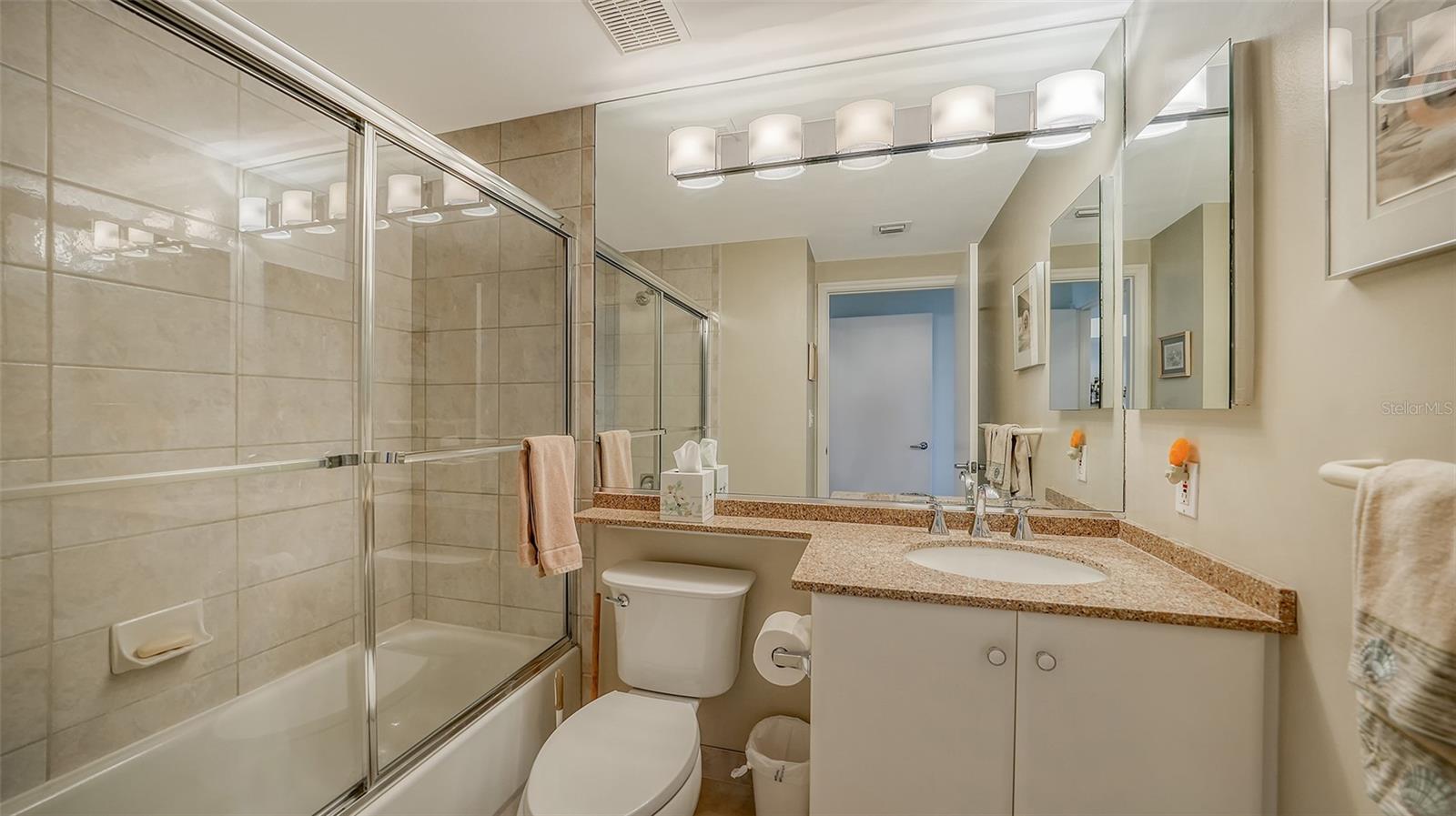 L ELEGANCE ON LIDO BEACH - Residential