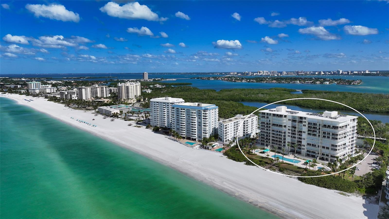 L ELEGANCE ON LIDO BEACH - Residential
