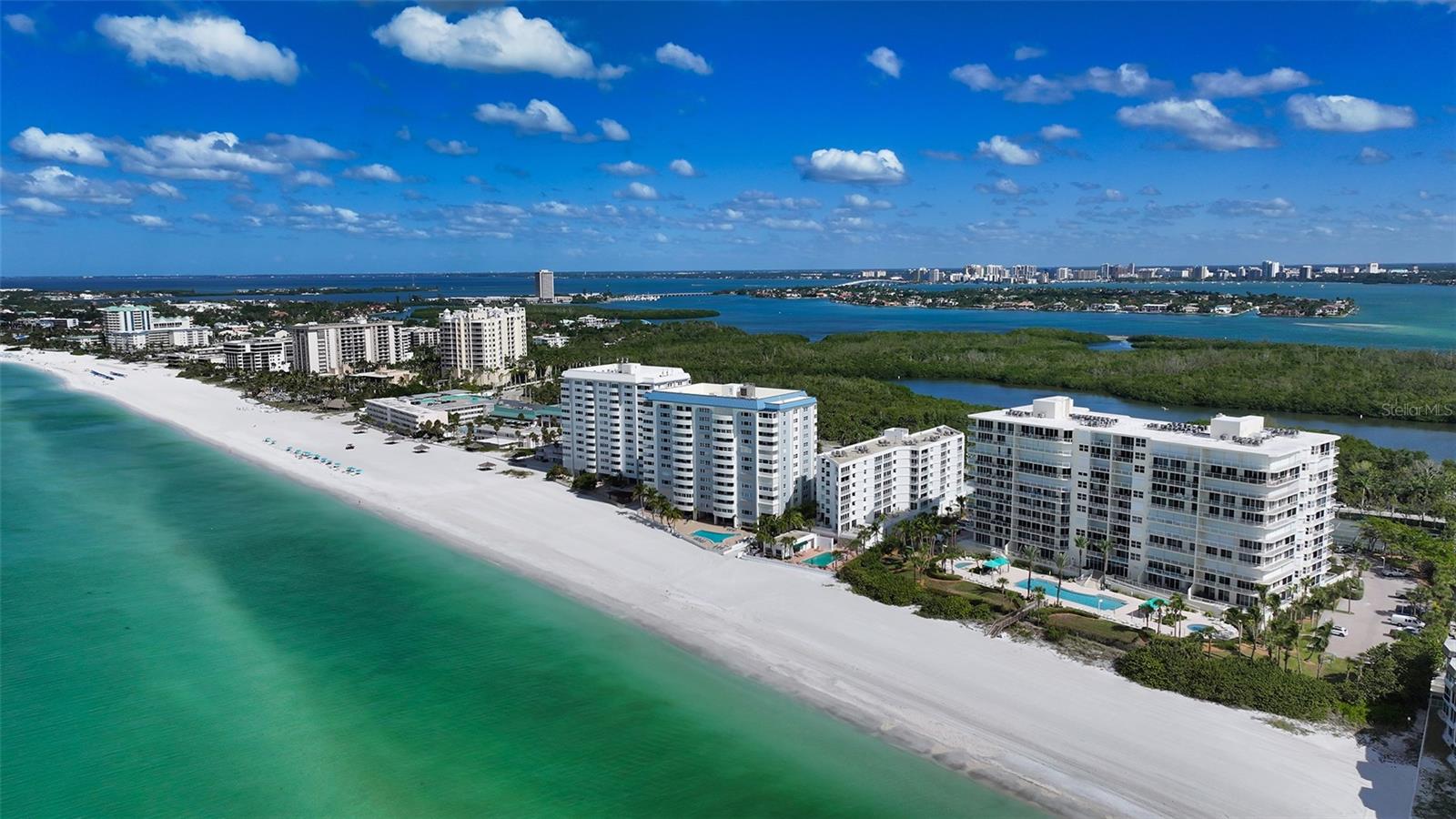 L ELEGANCE ON LIDO BEACH - Residential