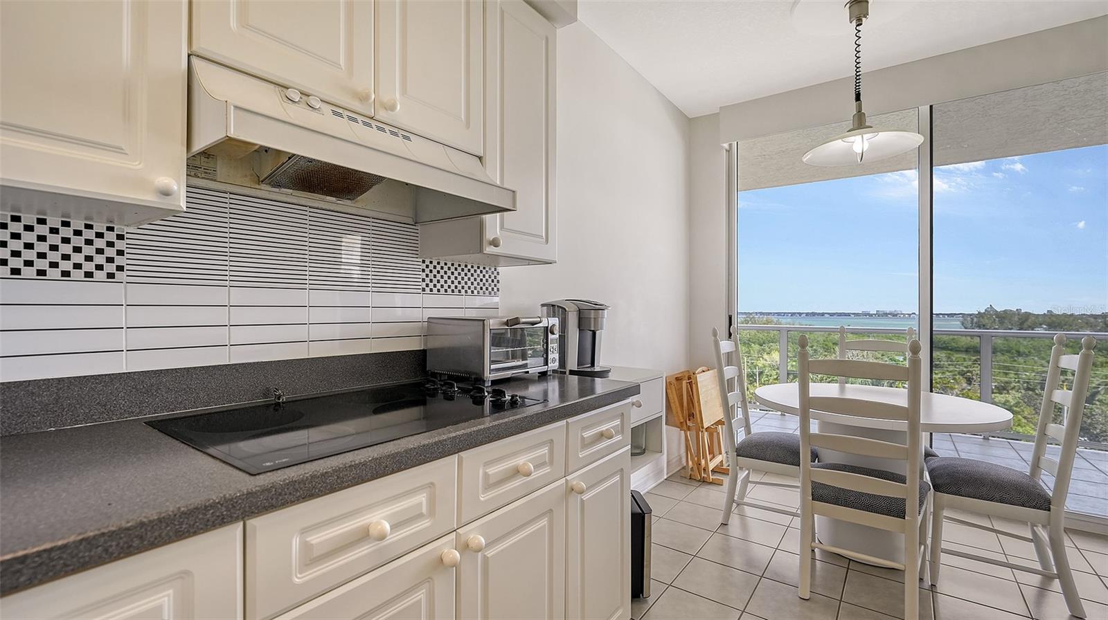 L ELEGANCE ON LIDO BEACH - Residential
