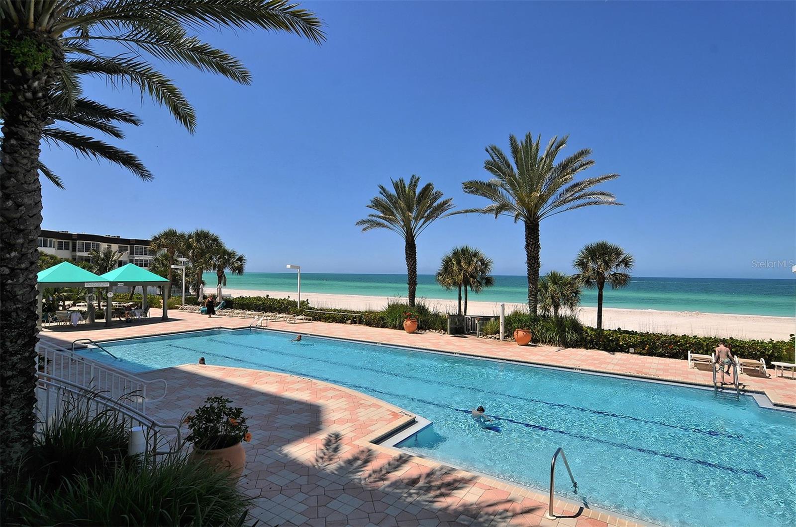 L ELEGANCE ON LIDO BEACH - Residential