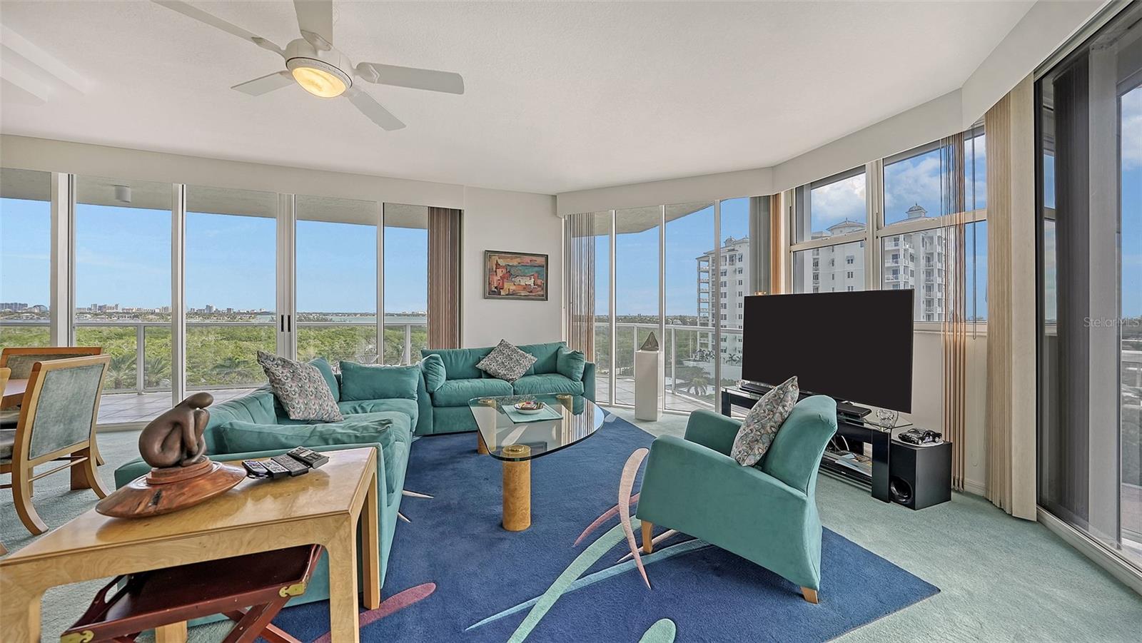L ELEGANCE ON LIDO BEACH - Residential