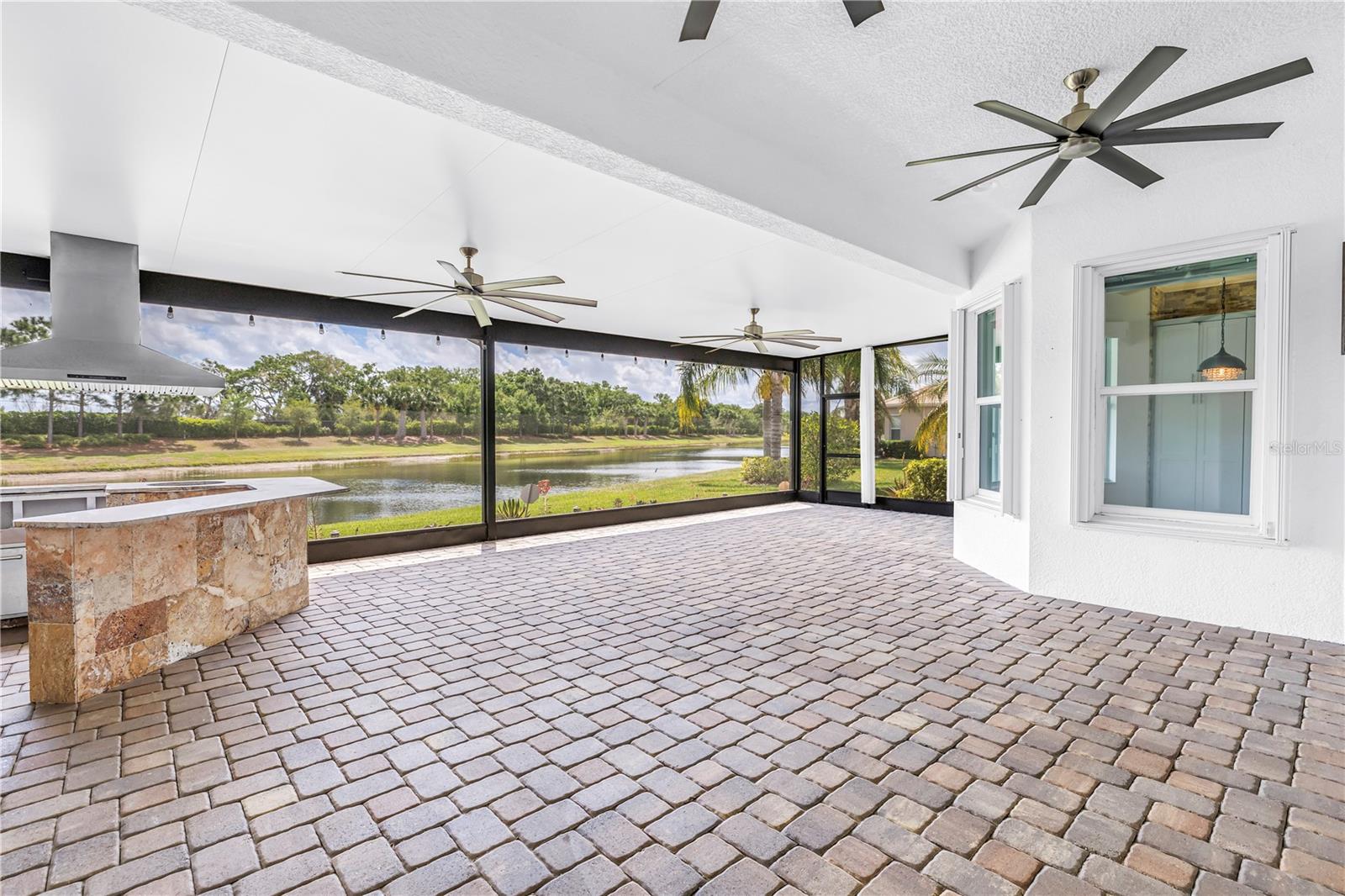 VALENCIA LAKES - Residential