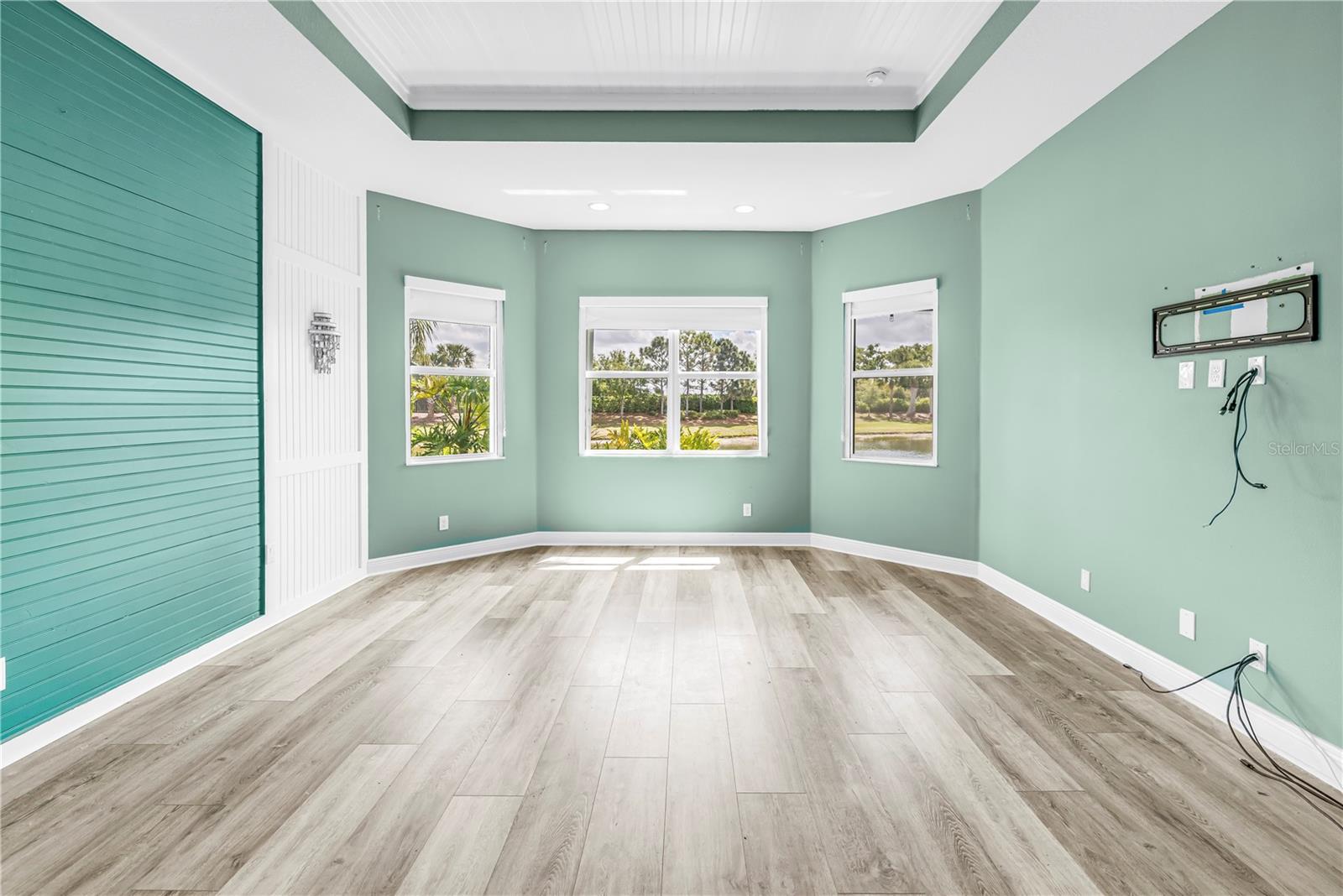 VALENCIA LAKES - Residential