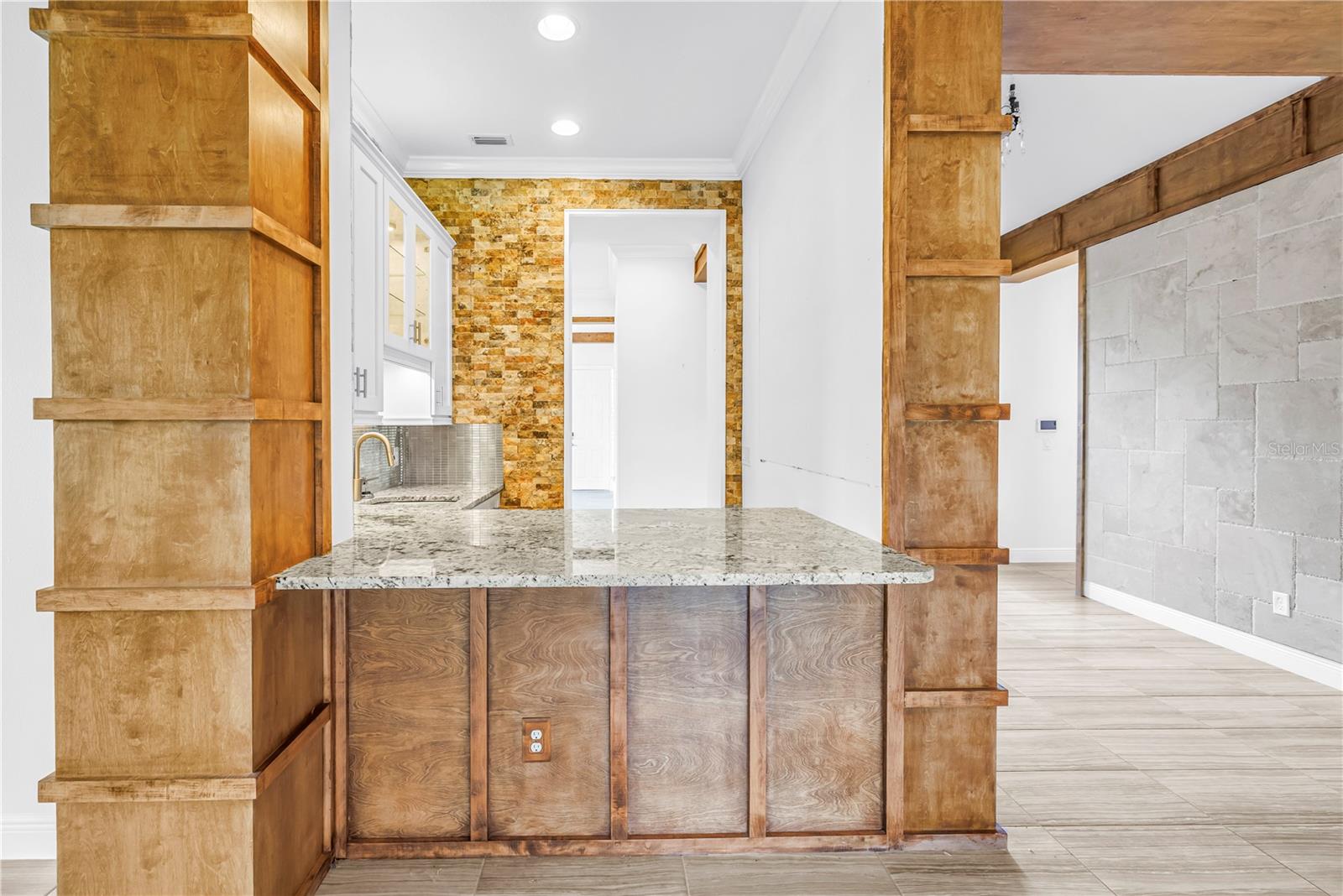 VALENCIA LAKES - Residential