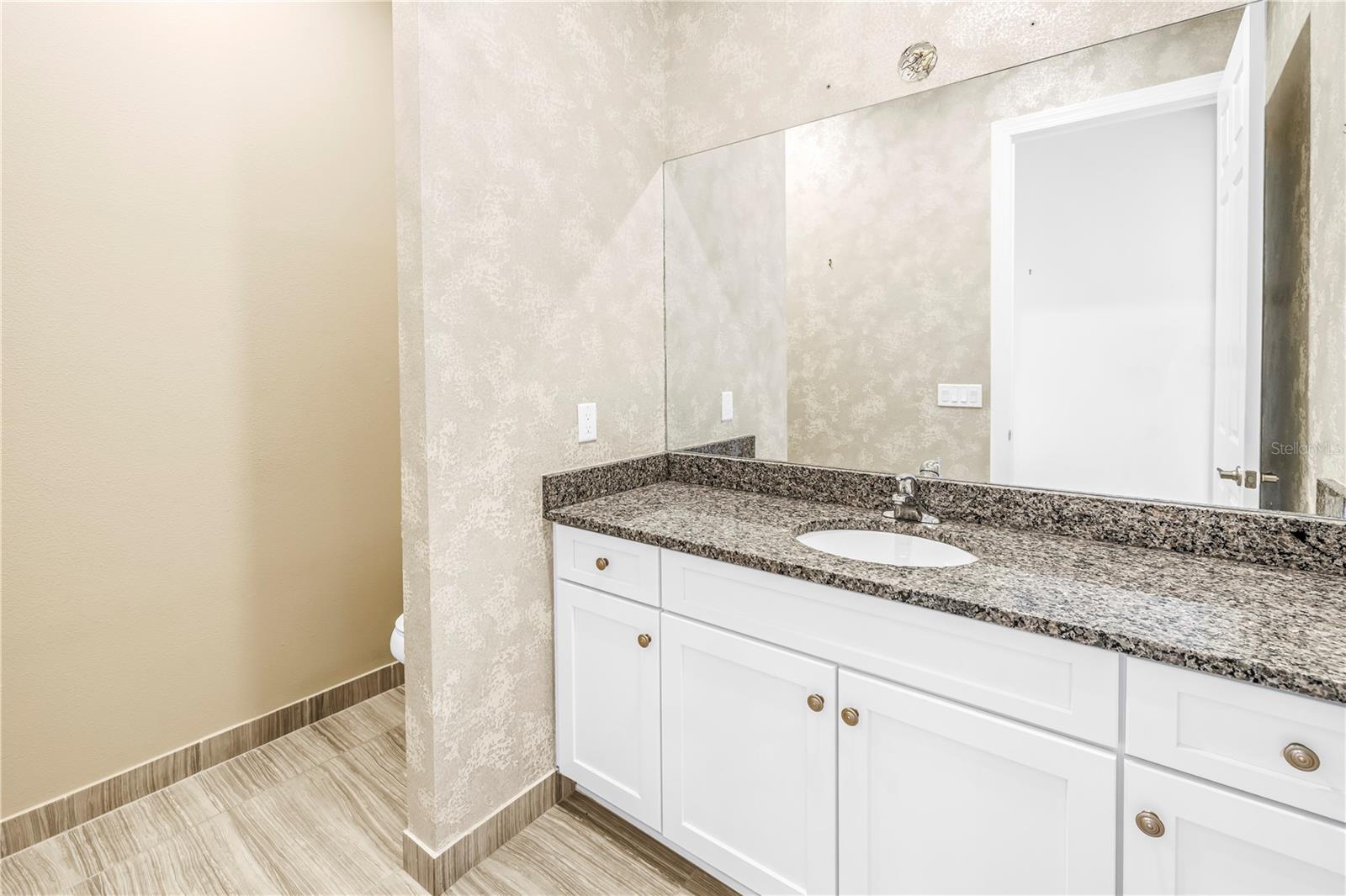 VALENCIA LAKES - Residential