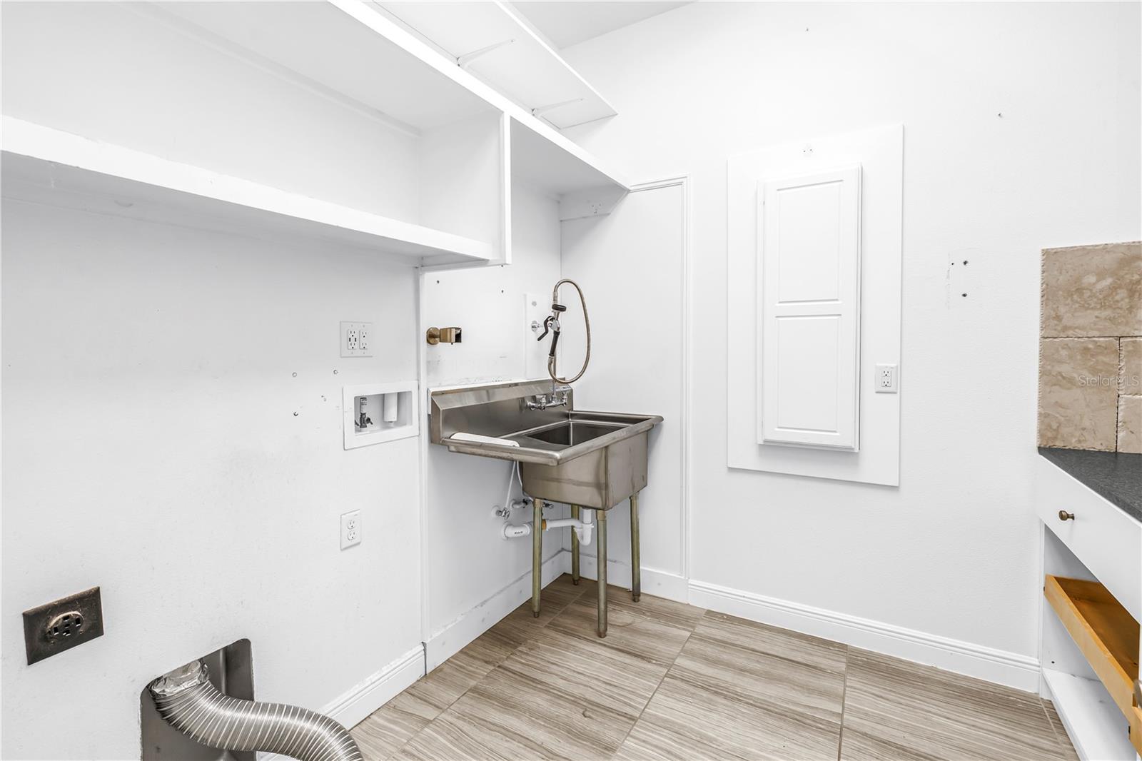 VALENCIA LAKES - Residential