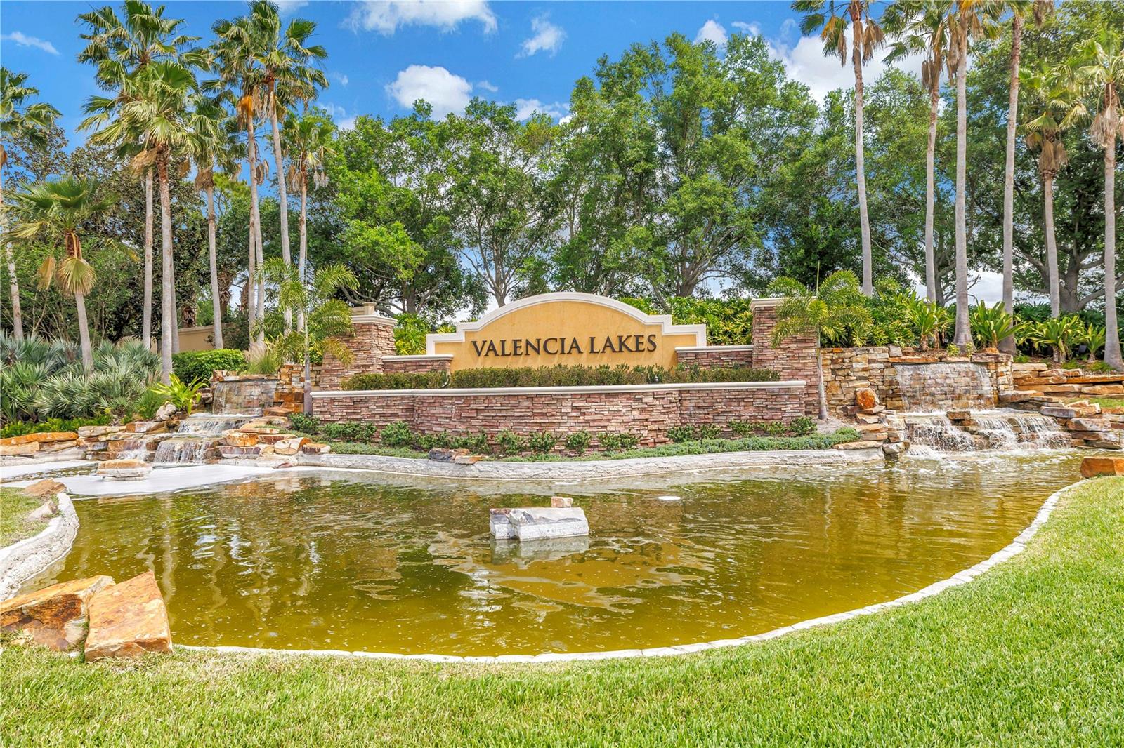 VALENCIA LAKES - Residential