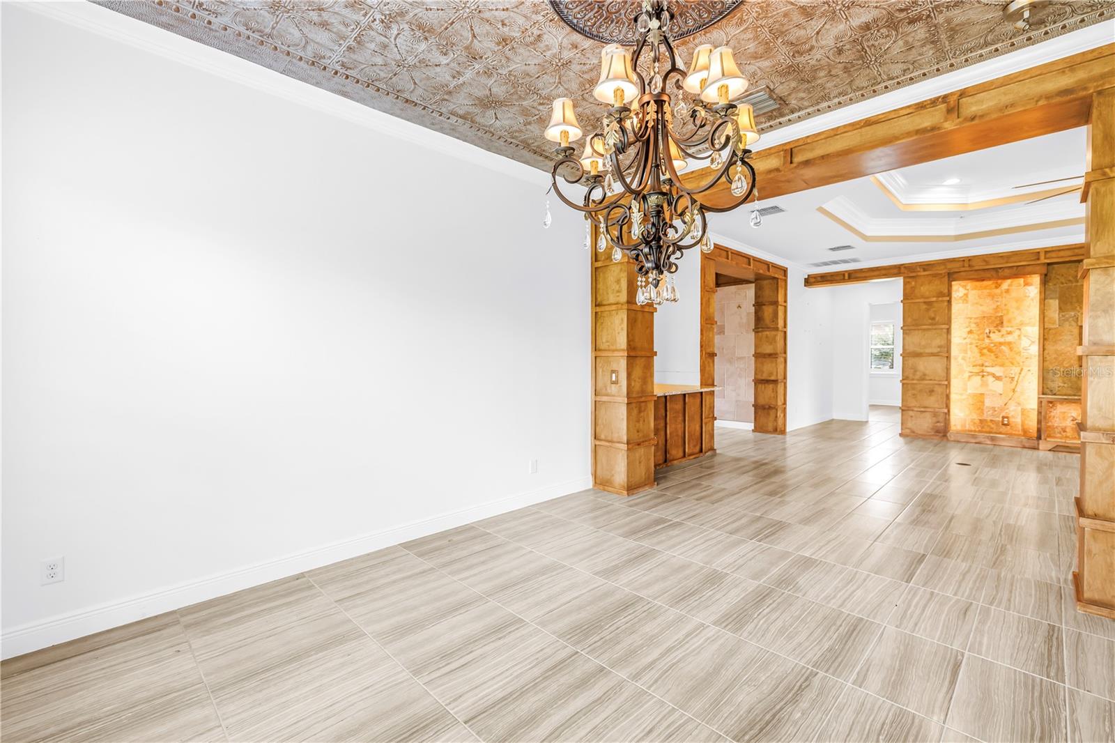 VALENCIA LAKES - Residential