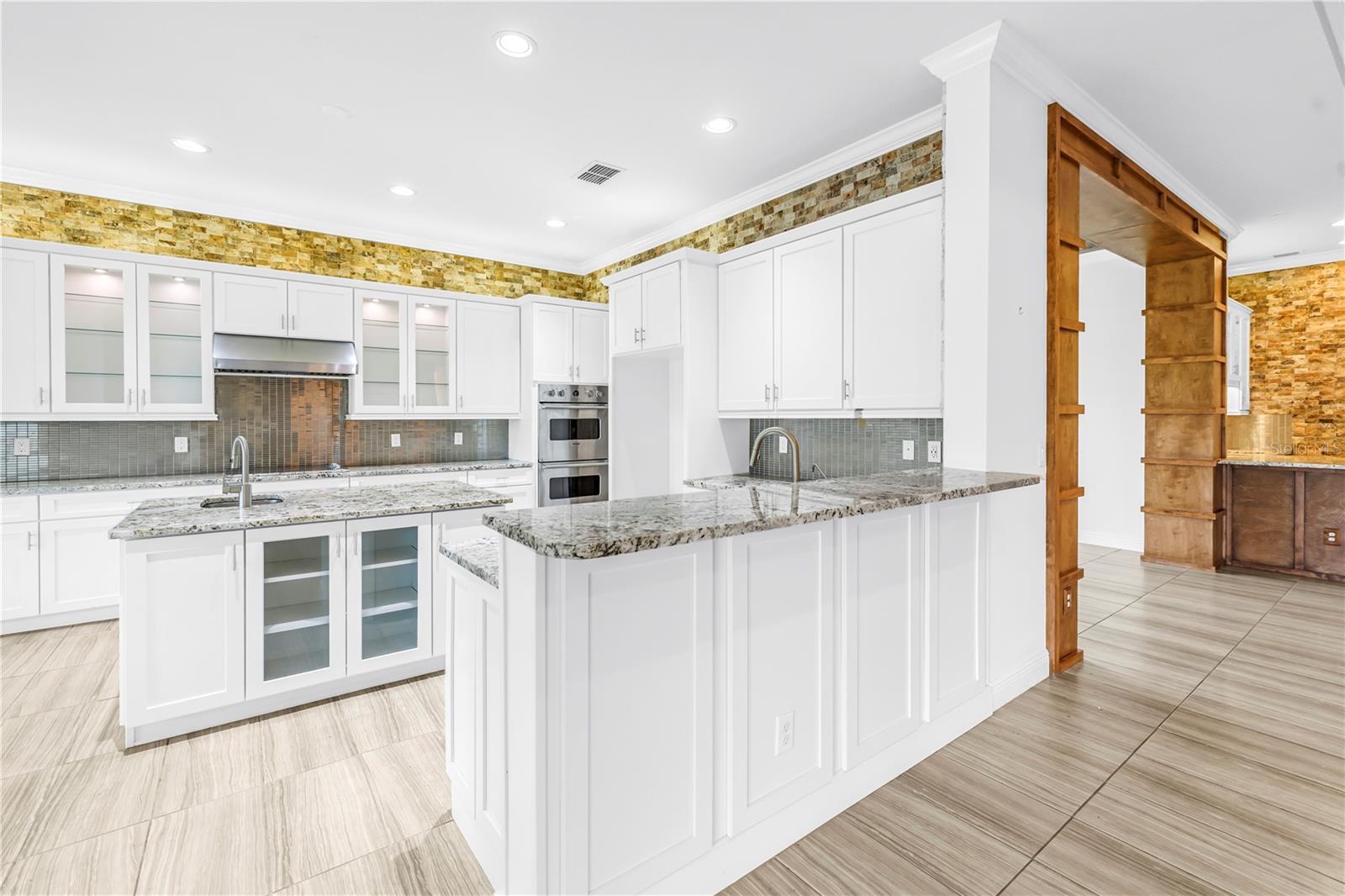 VALENCIA LAKES - Residential