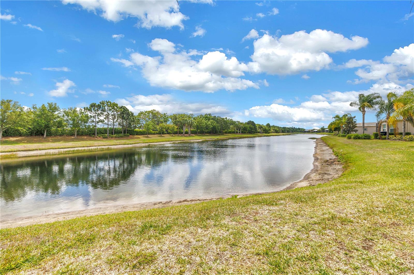 VALENCIA LAKES - Residential