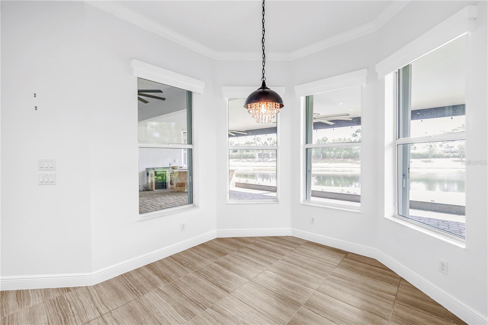 VALENCIA LAKES - Residential