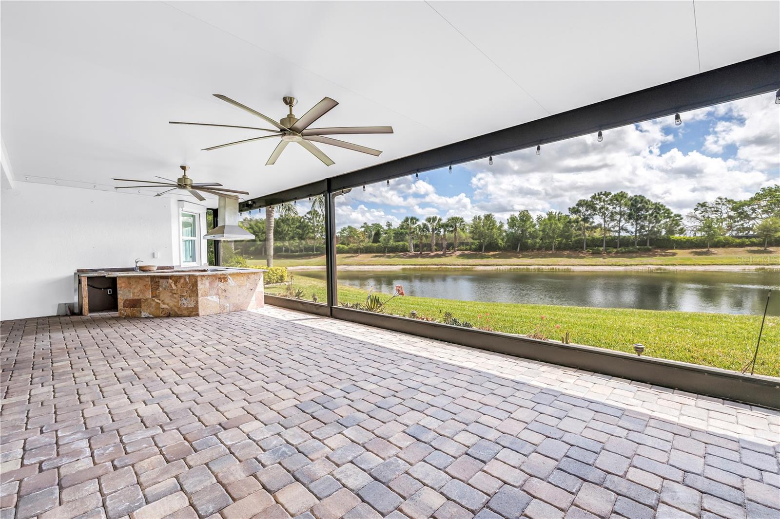 VALENCIA LAKES - Residential