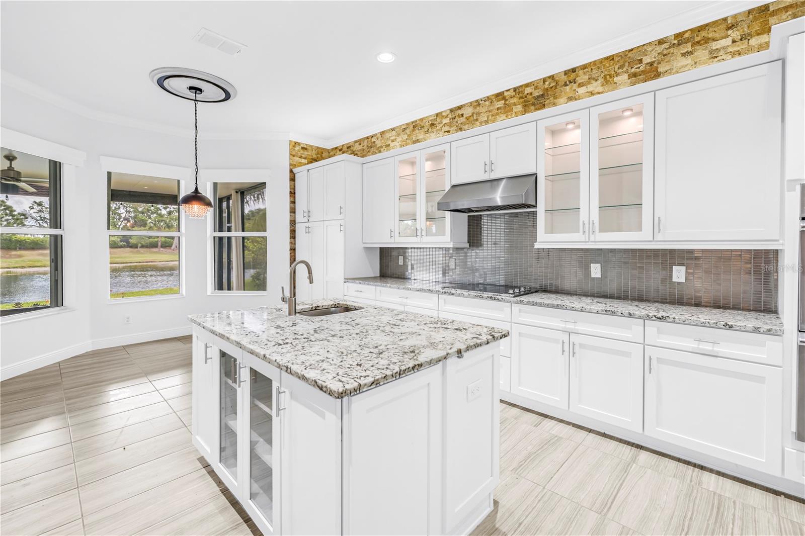 VALENCIA LAKES - Residential