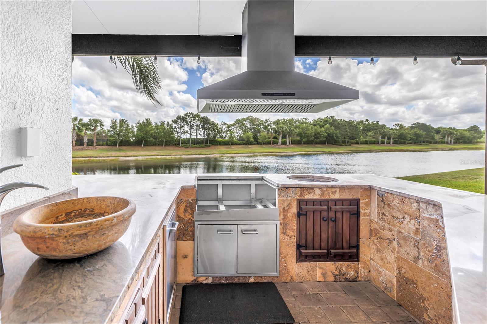 VALENCIA LAKES - Residential