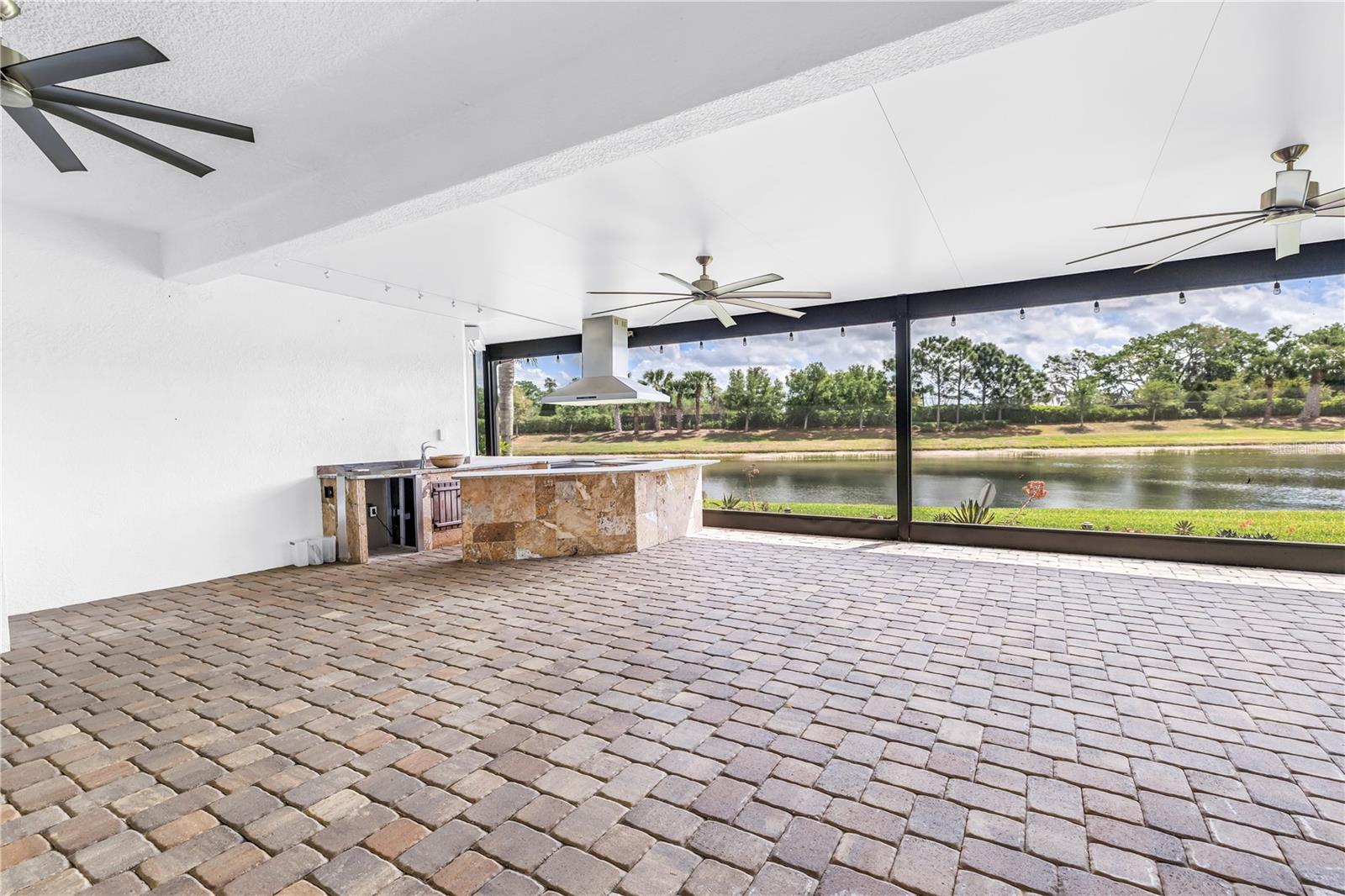 VALENCIA LAKES - Residential