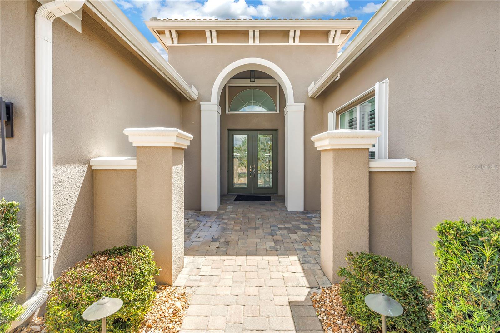 VALENCIA LAKES - Residential