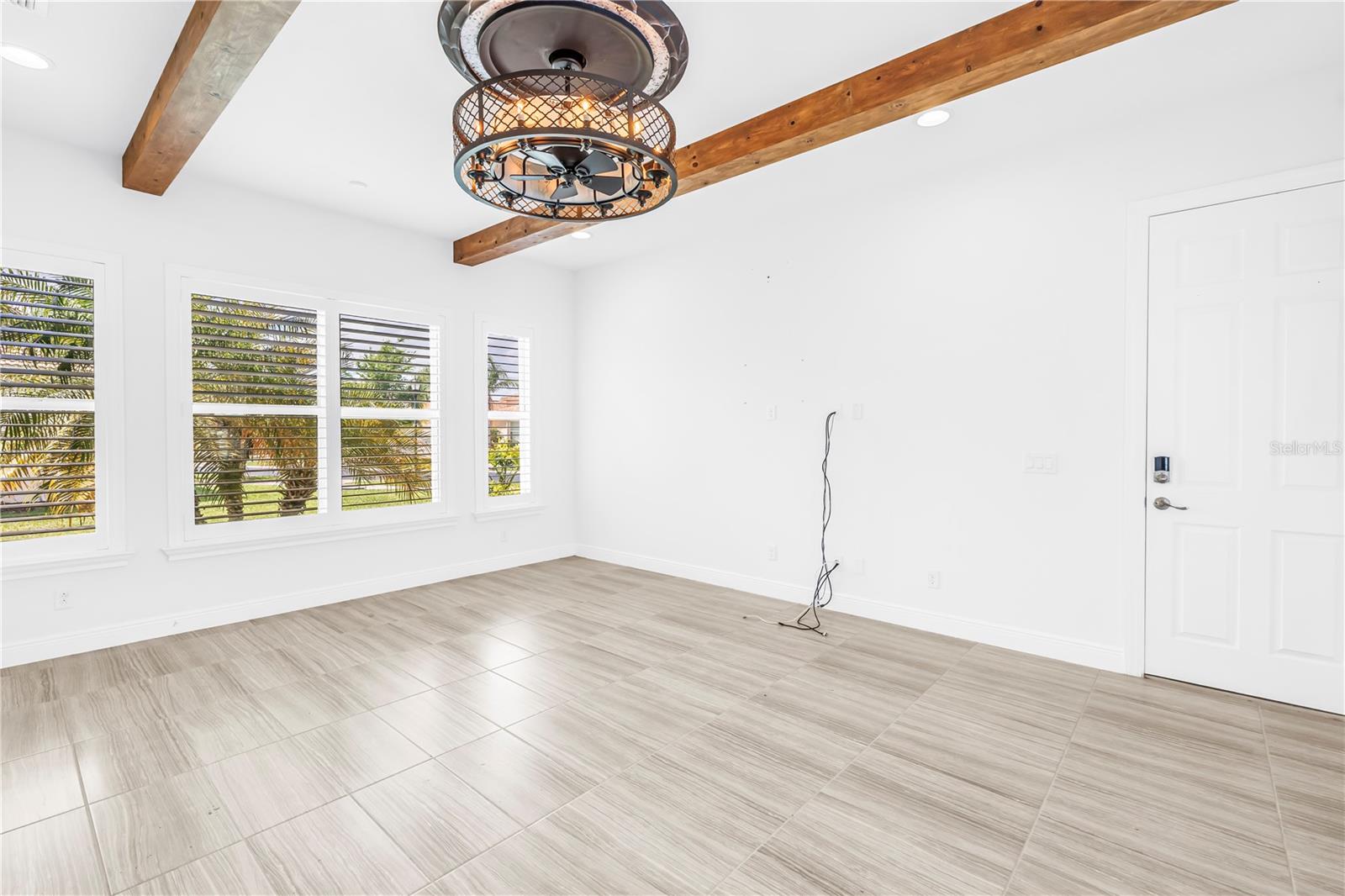 VALENCIA LAKES - Residential