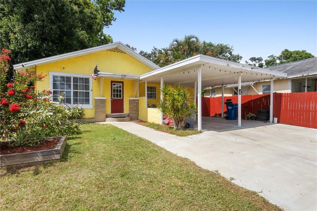 Photo of 1110 27th Avenue W, Bradenton, FL 34205 (MLS # A4652451)